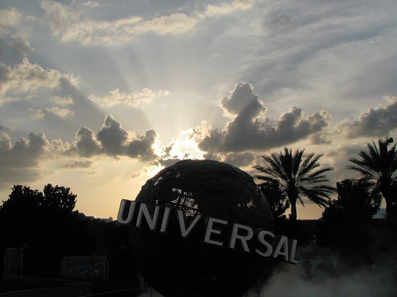 Universal Destinations & Experiences